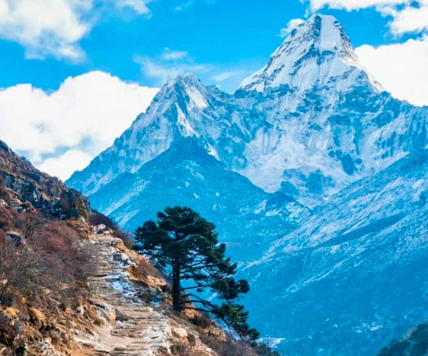 Essential facts before trekking Everest Base Camp