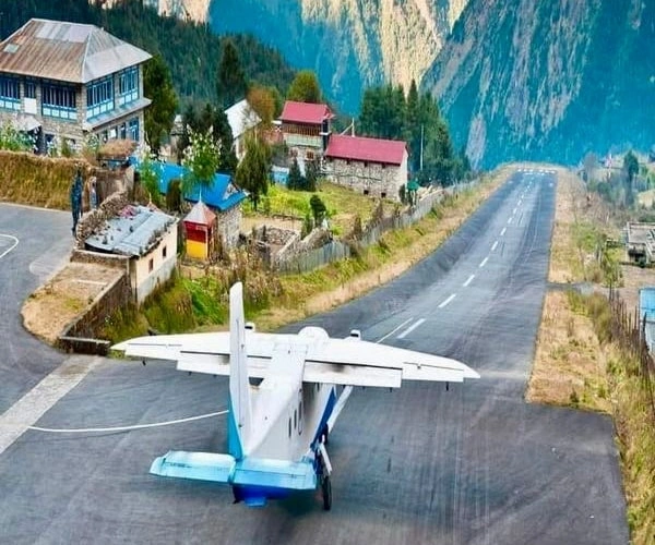 Lukla Ariport  Flight take off
