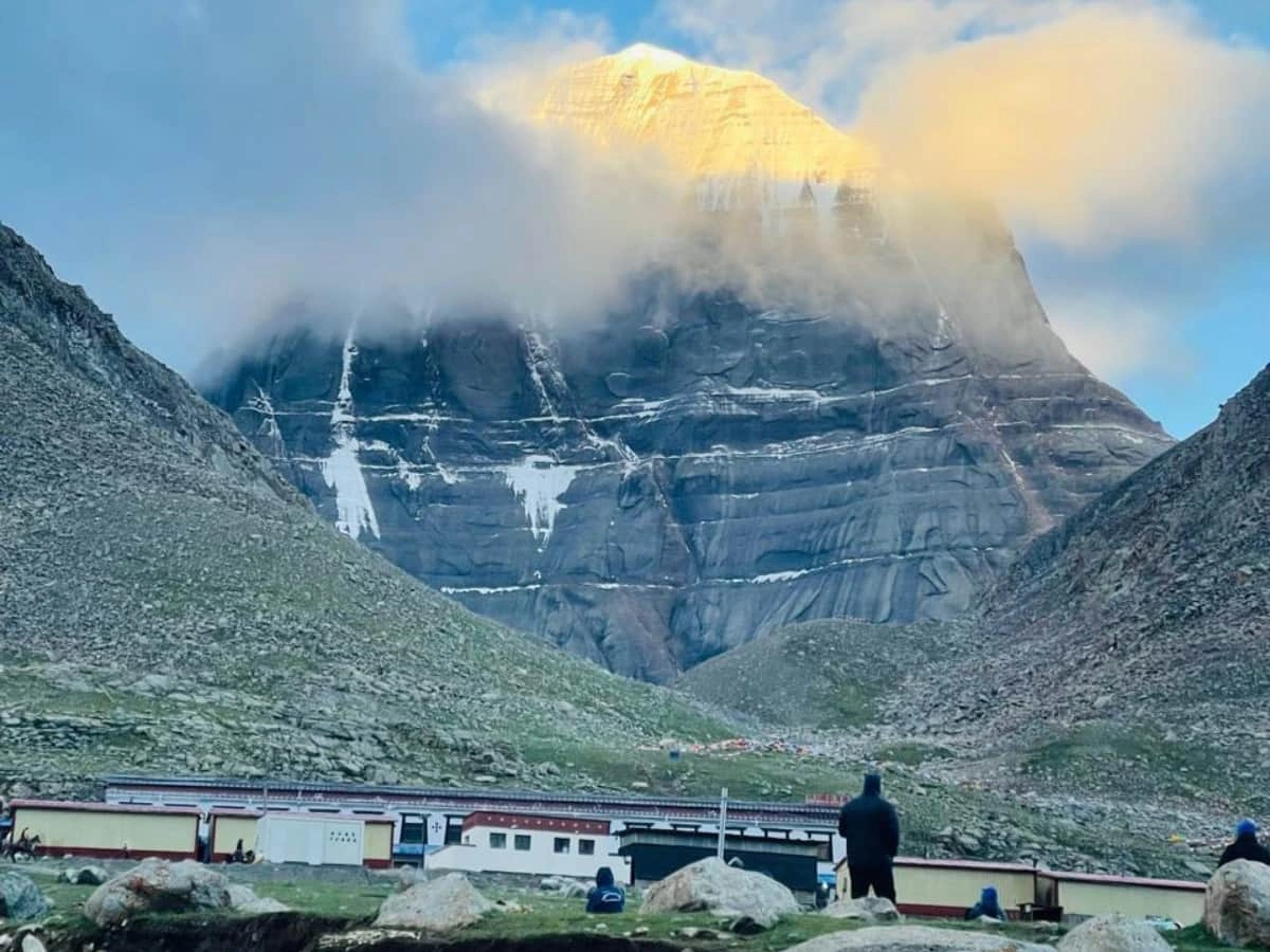 Mount Kailash kora cloudy mt Kailash